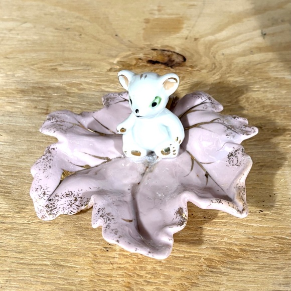 Vintage Ceramic Mouse and Leaf Figurine Trinket Tray - Picture 2 of 2